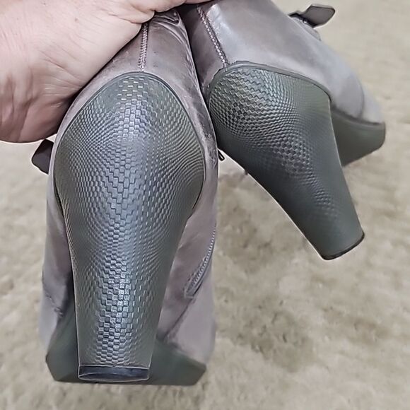 Ecco Grey Leather Ankle Boots Sz 9US or 39 - Picture 9 of 9